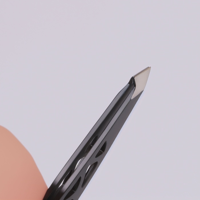 Пинцет &laquo;Геометрия&raquo;, скошенный, заострённый, 9,5 см, цвет чёрный