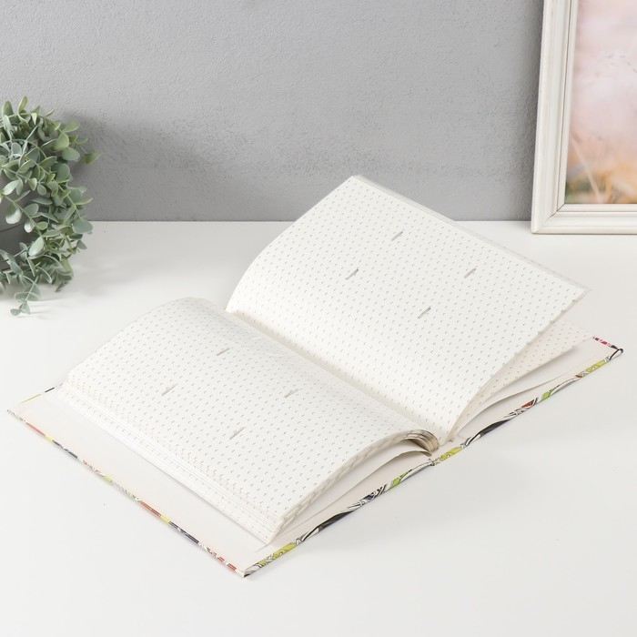 Фотоальбом на 180 фото 10х15 см "Кеды" бумажные листы МИКС 32,5х4,5х22,5 см