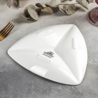 Менажница фарфоровая треугольная 3 ячейки Wilmax, 20&times;20 см, цвет белый