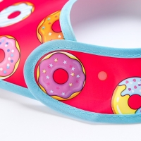 Нагрудник для кормления &laquo;Пончики&raquo; непромокаемый на липучке, с карманом