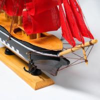 Корабль сувенирный средний &laquo;Флора&raquo;, борта чёрные с белой полосой, паруса алые, 32х6,5х31 см