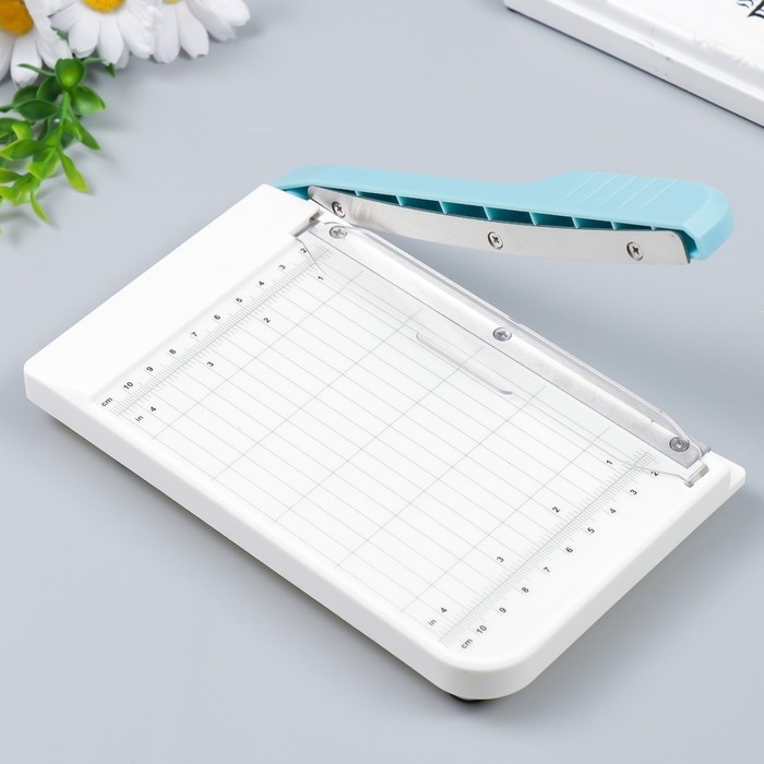 Резак для бумаги гильотинный 2,5х19х14 см Резак для бумаги гильотинный 2,5х19х14 см