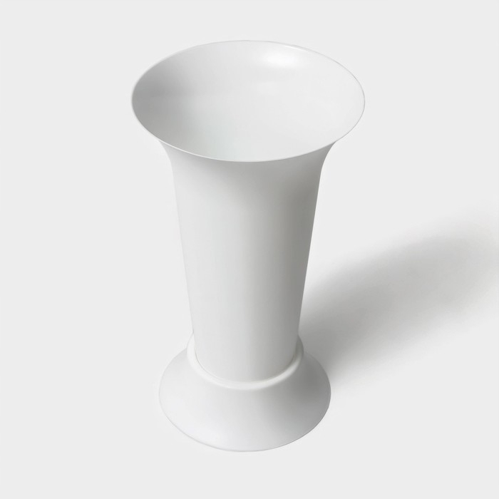 Ваза для цветов под срезку, 3 л, пластиковая, цвет белый Ваза для цветов под срезку, 3 л, пластиковая, цвет белый