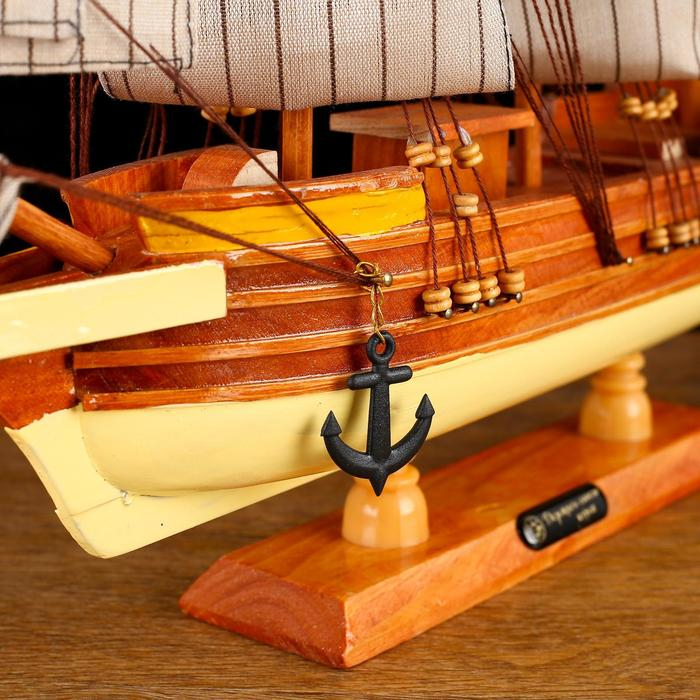 Корабль сувенирный средний «Диана», светлое дерево, паруса бежевые, 10×50×45 см Корабль сувенирный средний «Диана», светлое дерево, паруса бежевые, 10×50×45 см