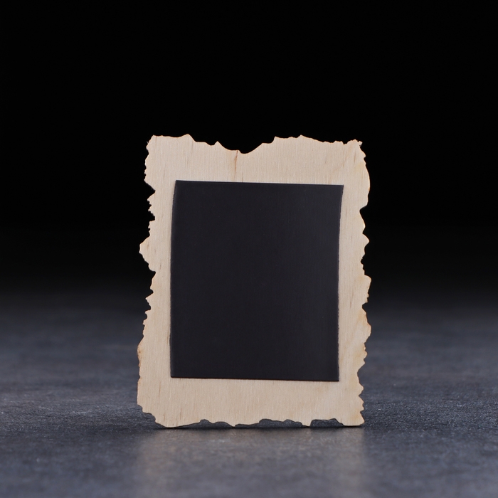 Магнит "Медведь с рыбой новый", дерево, гипс, 7х9 см