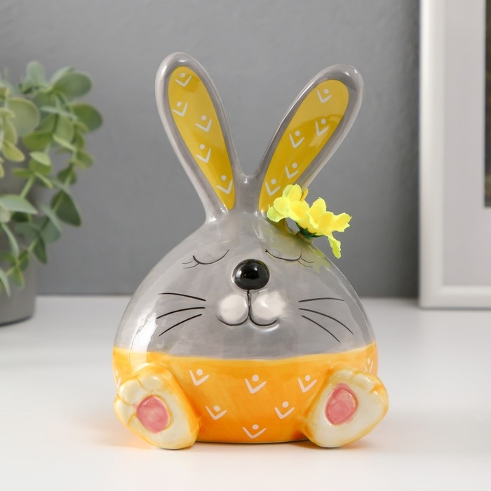 Сувенир керамика Сувенир керамика "Зайчонок в шортах, с цветочком на ухе" серо-жёлтый 11,2х9,5х15,6 см