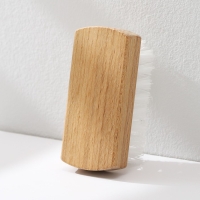 Щётка для одежды, 8&times;3,5 см, 44 пучка, искусственная щетина, цвет МИКС