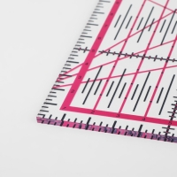 Линейка для квилтинга и пэчворка, 15 &times; 15 см, толщина 2,5 мм, цвет МИКС