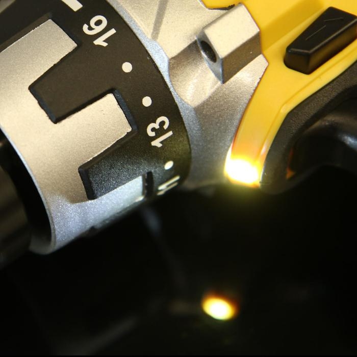 Шуруповерт ТУНДРА, патрон БЗ до 10 мм, подсветка, Li-ion 1300 mAh 16V, 550 об/мин, 24 Н*м Шуруповерт ТУНДРА, патрон БЗ до 10 мм, подсветка, Li-ion 1300 mAh 16V, 550 об/мин, 24 Н*м