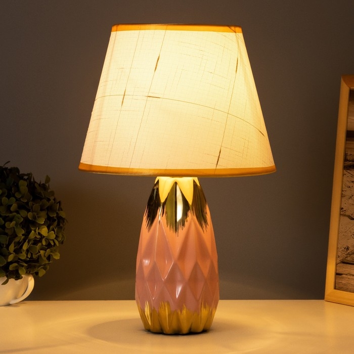 Лампа настольная Лампа настольная "Андреа" 1х40Вт Е14 розовый/золото 24х24х40см