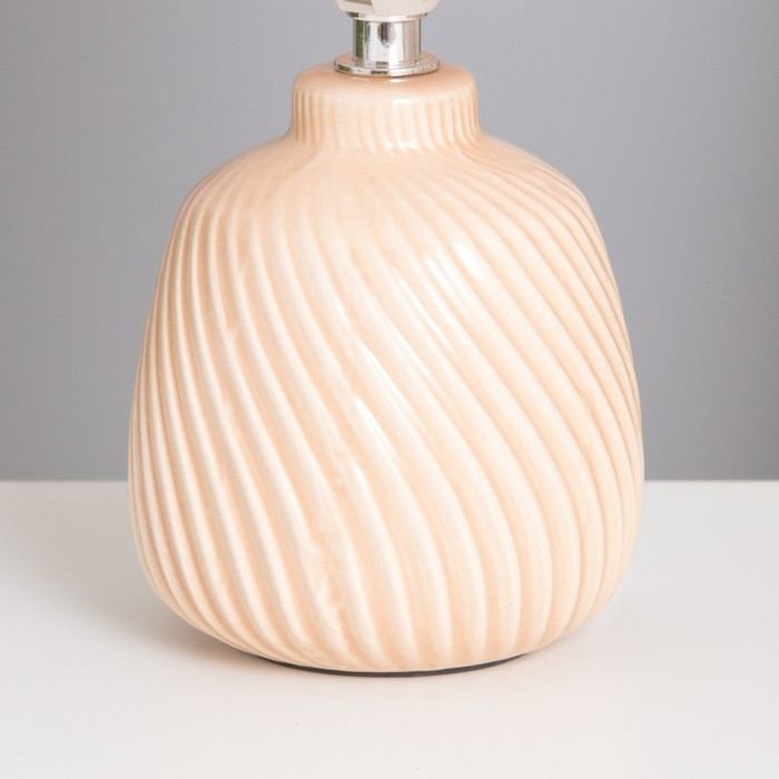 Лампа настольная Лампа настольная "Кения" 1х40Вт Е14 какао 13х13х25см