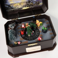 Светодиодная фигура &laquo;Дед Мороз на поезде&raquo; 31.5 &times; 18 &times; 18 см, полистоун, батарейки ААх3 (не в комплекте), USB, свечение тёплое белое