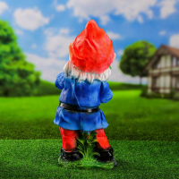 Садовая фигура "Гном с баклажаном" 20х20х45 см Садовая фигура "Гном с баклажаном" 20х20х45 см