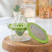 Соковыжималка Доляна Freshbo, с контейнером и насадкой, цвет зелёный Соковыжималка Доляна Freshbo, с контейнером и насадкой, цвет зелёный