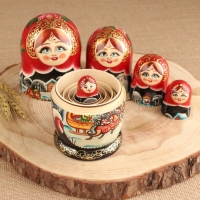 Матрёшка «Тройка», красный платок, 5 кукольная, люкс Матрёшка «Тройка», красный платок, 5 кукольная, люкс