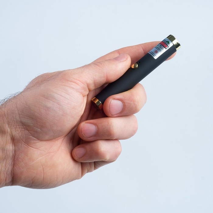 Лазерная указка, 532 нм, зеленый луч, 8.5 х 1.4 см Лазерная указка, 532 нм, зеленый луч, 8.5 х 1.4 см