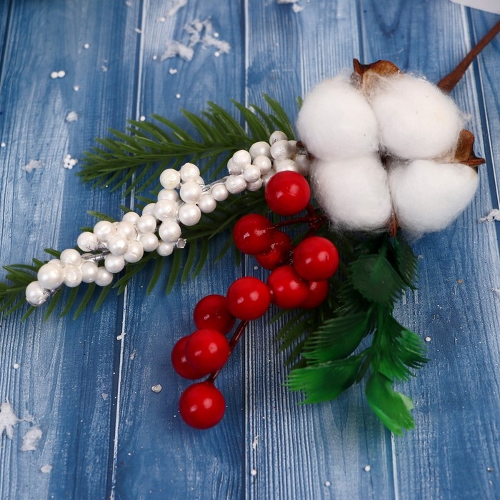 Декор "Зимние грезы" хлопок ягоды еловые веточки, 21 см