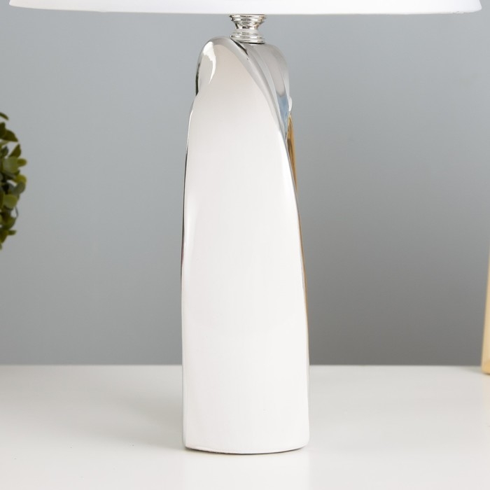 Настольная лампа "Кэтрин" Е14 40Вт бело-серебристый 25х25х40 см RISALUX