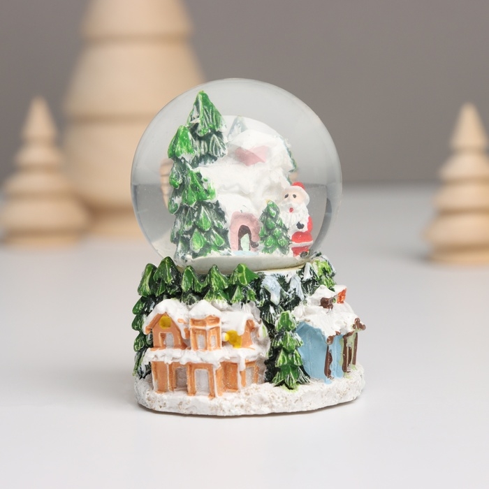 Сувенир полистоун водяной шар свет Сувенир полистоун водяной шар свет "Дед Мороз и заснеженный домик" МИКС 5х5х7,2 см