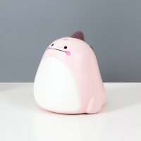 Настольная лампа Динозаврик LED 3Вт USB AKB МИКС 10х11,5х11,5 см RISALUX Настольная лампа Динозаврик LED 3Вт USB AKB МИКС 10х11,5х11,5 см RISALUX