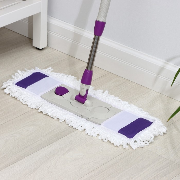 Швабра для мытья пола плоская Доляна, насадка из микрофибры 55&times;14 см, телескопическая стальная ручка 80-128 см, цвет МИКС