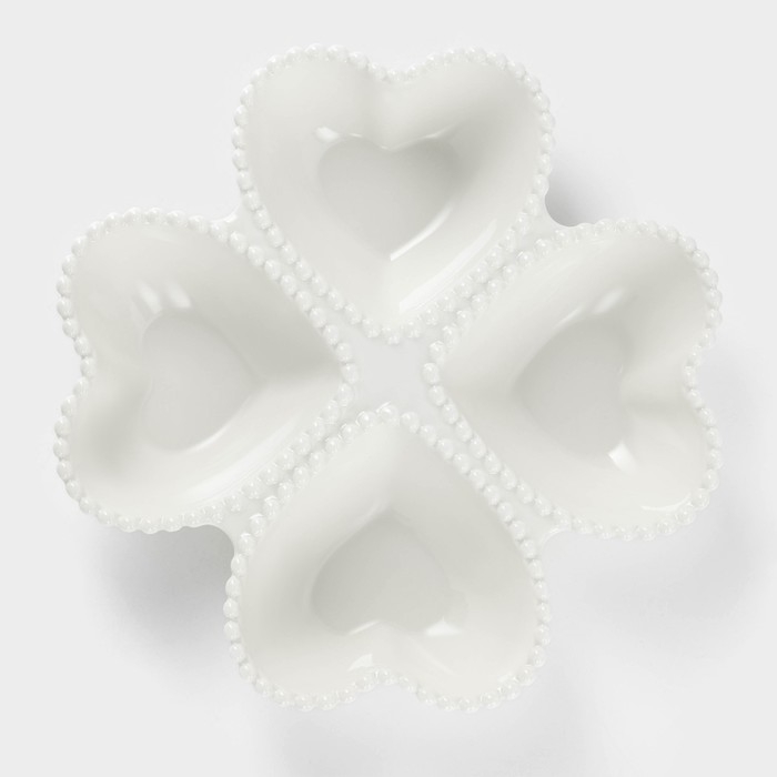 Менажница керамическая 4 ячейки &laquo;Сердца&raquo;, 25&times;4,5 см, цвет белый