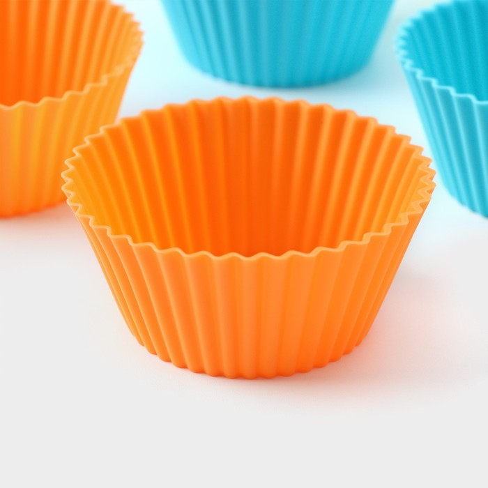 Форма для выпечки Доляна &laquo;Силикон плюс&raquo;, 27&times;18,5 см, 6 ячеек, силиконовые вкладки, антипригарное покрытие, цвет формочек МИКС