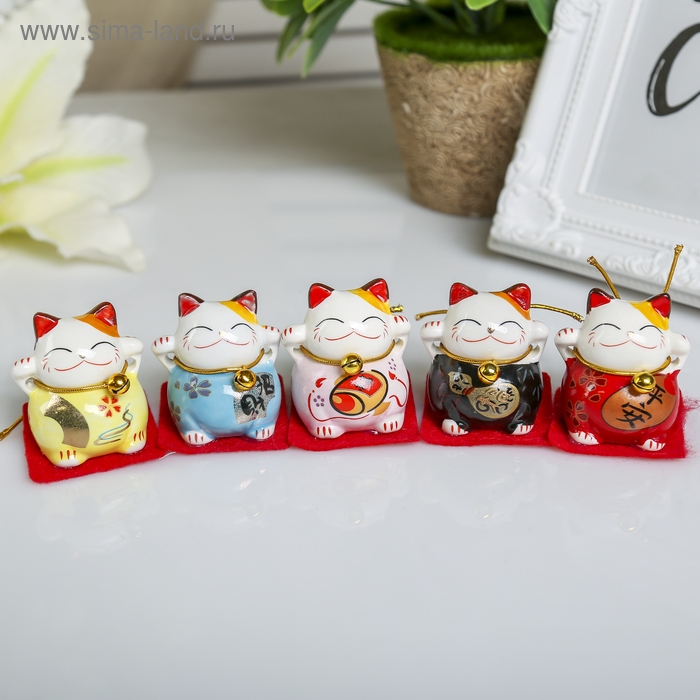 Сувенир керамика Сувенир керамика "Манэки-нэко на коврике" МИКС 4х3,8х3,3 см