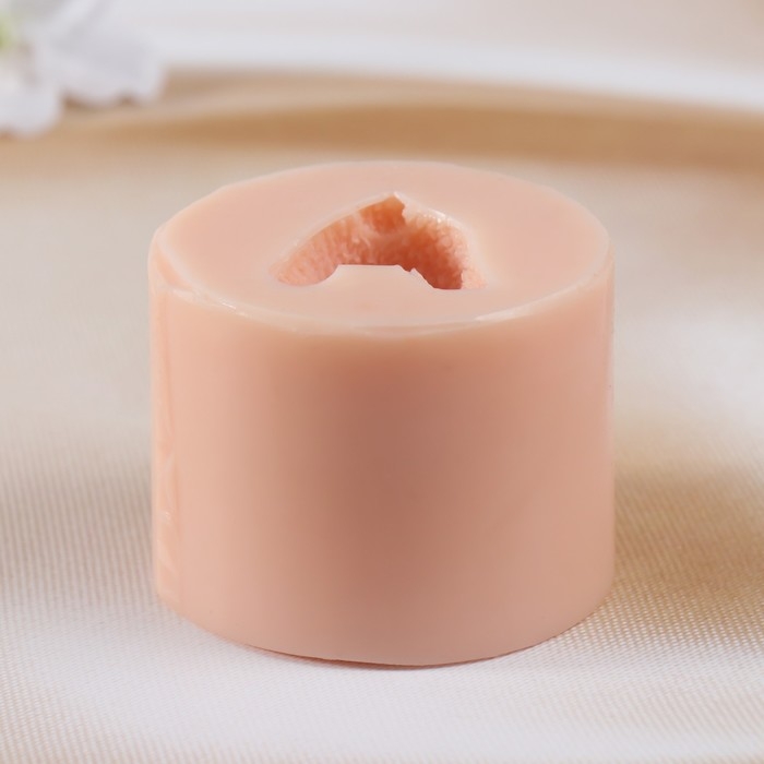 Молд силиконовый "Мишка рука у рта"  (издел. 3,5х3,5х4 см)