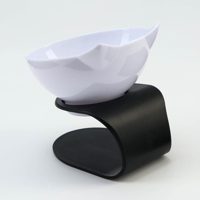 Миска белая на чёрной подставке 13 х 13 х 13,5 см Миска белая на чёрной подставке 13 х 13 х 13,5 см