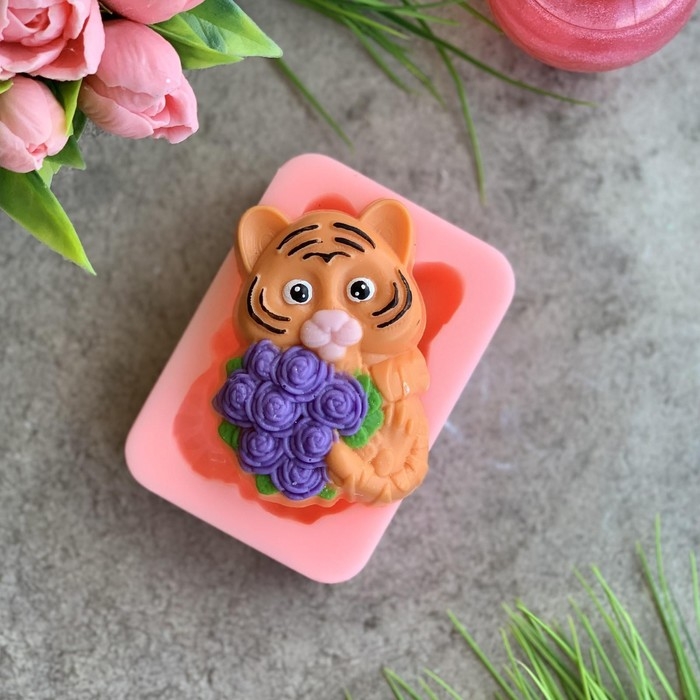 Силиконовая форма &laquo;Тигрёнок с букетом 2D&raquo; S