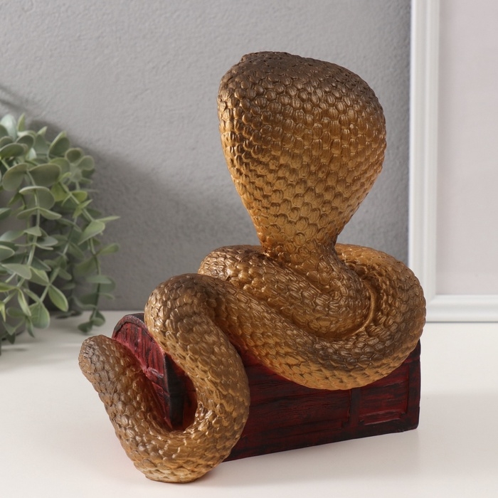 Копилка"КОБРА НА СУНДУКЕ "  20 х 17 х 12 см.