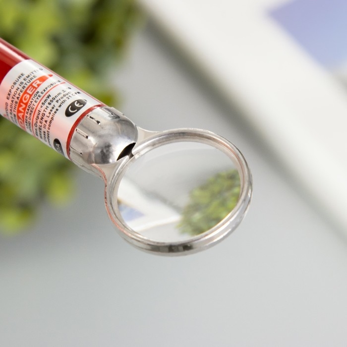 Указка лазерная лупа 2,5 см 3 режима мигает, светит, лазер LR44x3 шт Указка лазерная лупа 2,5 см 3 режима мигает, светит, лазер LR44x3 шт "Красная" 1,5х2,8х10 см 10473