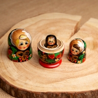 Матрёшка &laquo;Хохлома&raquo;, чёрный платок, 3 кукольная, 9 см