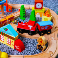 Железная дорога, 60 элементов, в собран. Виде: 48&times;46 см, в пластиком боксе