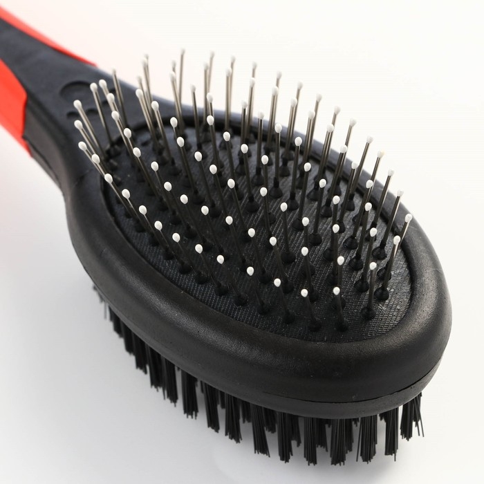 Щётка-расчёска двухсторонняя овальная, 21,5 х 6,5 см, нескользящая ручка, чёрно-красная Щётка-расчёска двухсторонняя овальная, 21,5 х 6,5 см, нескользящая ручка, чёрно-красная