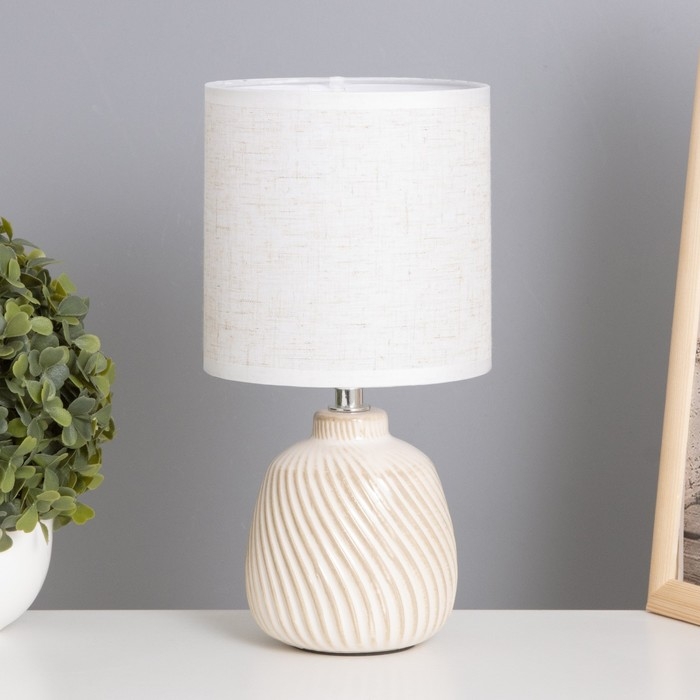 Лампа настольная Лампа настольная "Кения" 1х40Вт Е14 бежевый 13х13х25см