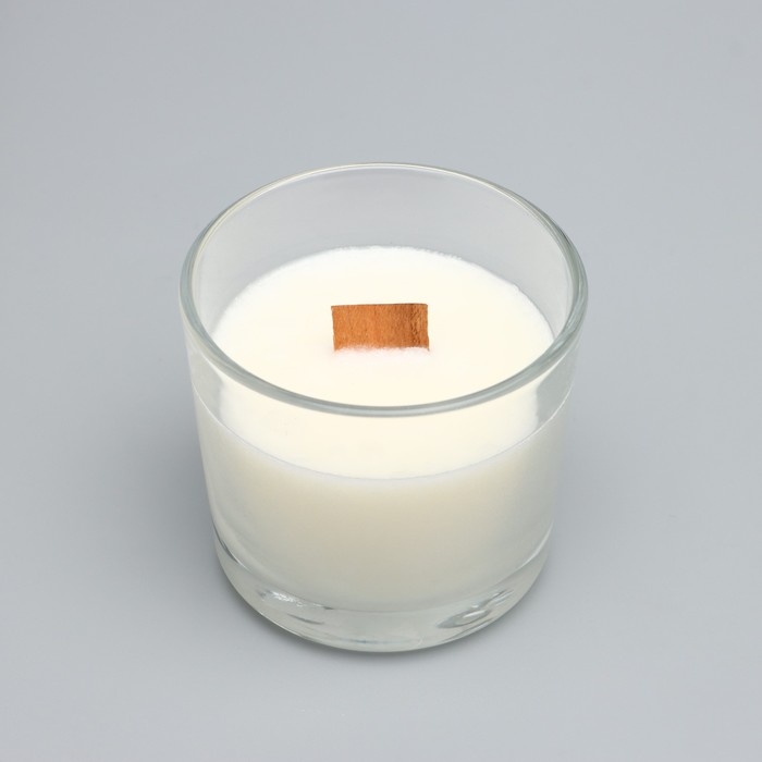 Свеча из соевого воска в стакане с деревянным фитилем Свеча из соевого воска в стакане с деревянным фитилем "Весенний ландыш", 65 гр