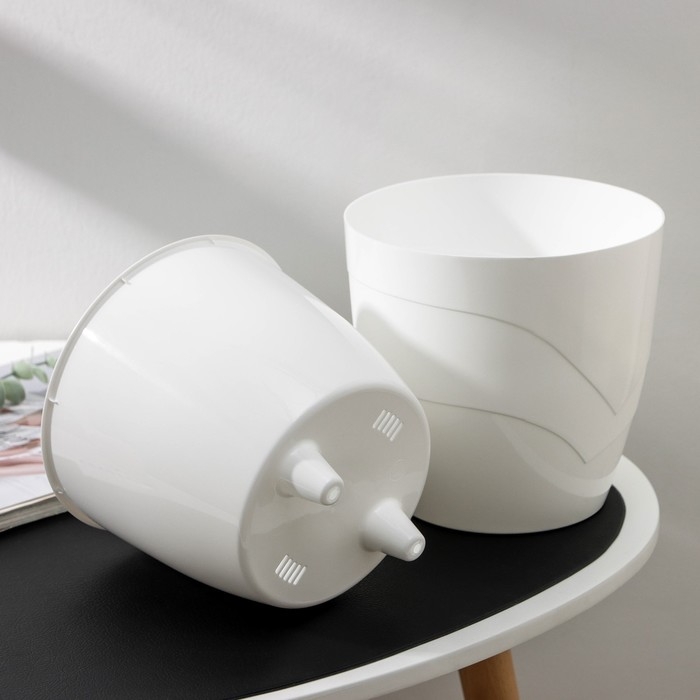 Кашпо для цветов со вставкой «Грация», 2,8 л, цвет белый Кашпо для цветов со вставкой «Грация», 2,8 л, цвет белый