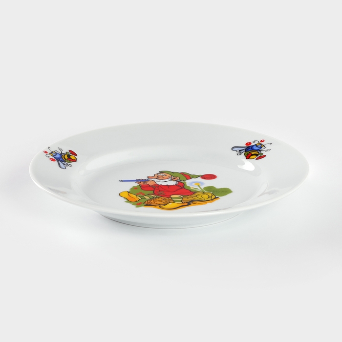 Тарелка фарфоровая «Лесовичок», d=20 см, рисунок микс, цвет белый Тарелка фарфоровая «Лесовичок», d=20 см, рисунок микс, цвет белый