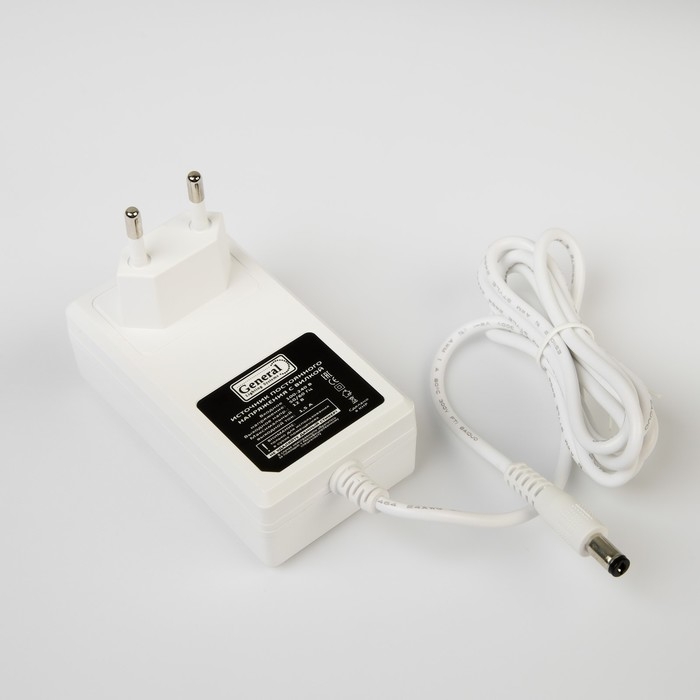 Комплект светодиодной ленты General 3 м, IP20, SMD2835, 60 LED/м, 12 В, 3000К Комплект светодиодной ленты General 3 м, IP20, SMD2835, 60 LED/м, 12 В, 3000К