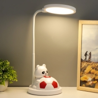 Настольная лампа "Мишка с мячом" LED бело-красный 14х15х48 см RISALUX Настольная лампа "Мишка с мячом" LED бело-красный 14х15х48 см RISALUX