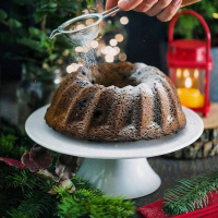 Тортовница фарфоровая на ножке, 25&times;9 см