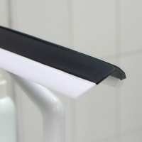 Водосгон с держателем на вакуумной присоске, 23,5&times;20,5&times;2 см