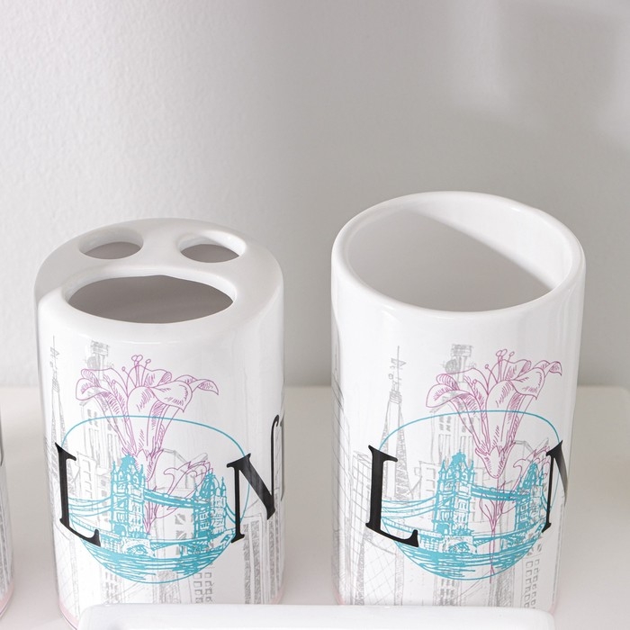 Набор аксессуаров для ванной комнаты &laquo;Города&raquo;, 4 предмета (дозатор 270 мл, мыльница 2 стакана), цвет МИКС