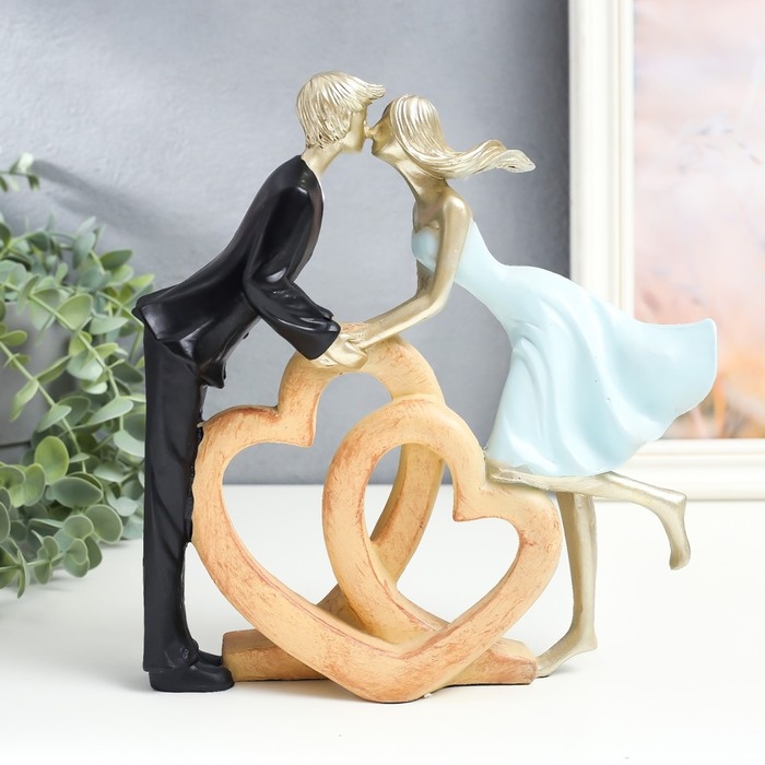 Сувенир полистоун Сувенир полистоун "Влюблённые - поцелуй у сердец" 23х5,5х24 см