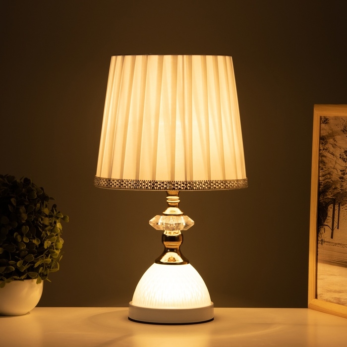 Лампа настольная Лампа настольная "Ким" 1х40Вт Е27 1х5Вт LED белый/золото 23х23х40см