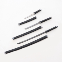 Сув. изделие катаны 3в1 на подставке, ножны кожзам, черные ромбы 47/70/89см Сув. изделие катаны 3в1 на подставке, ножны кожзам, черные ромбы 47/70/89см