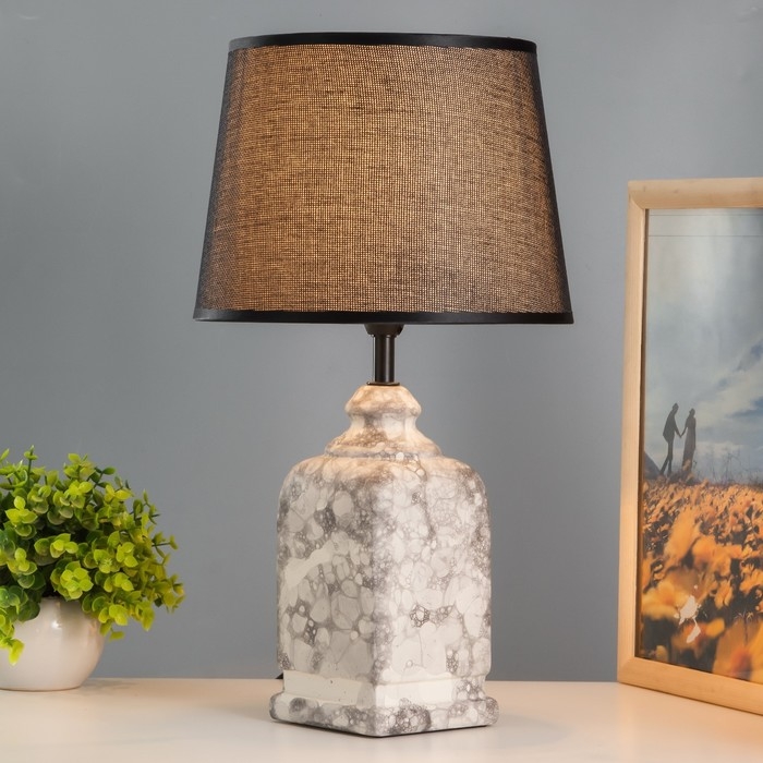 Настольная лампа "Эдда" Е14 40Вт серый 22,5х22,5х37см RISALUX