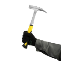 Молоток кровельщика ТУНДРА, цельнокованый, боек с магнитом, 2К рукоятка, 600 г